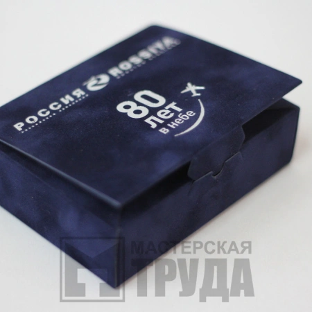 из дизайнерского картона